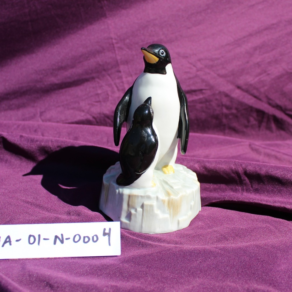 **LAST CHANCE** Vintage 1979 Penguin Music Box-Made in Japan